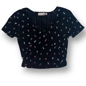 SO black floral v-neck crop top. Size S.